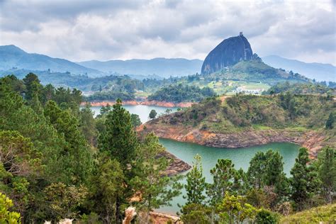  Stones on the Road -  A Journey Through Colombian Landscapes and the Soul's Wanderings